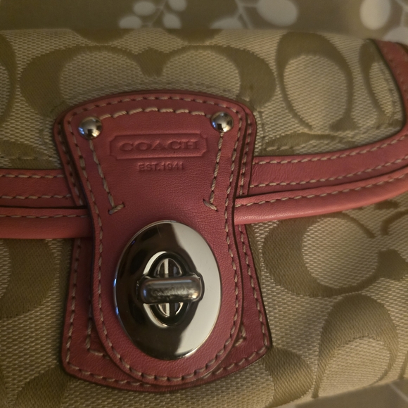 Coach Beige and Salmon Pink Signature Clutch Wristlet EUC - Picture 4 of 11